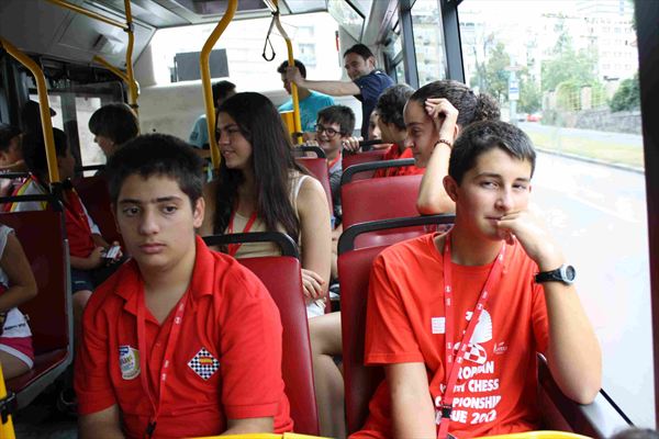 Julio Suárez en bus camino la ronda 8 en Praga. Europeo Juvenil ajedrez